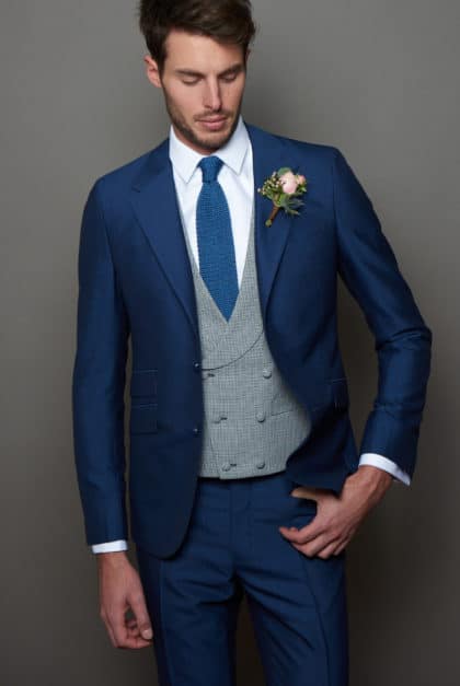 Le costume 3 pièces pour homme à un mariage, le look intemporel