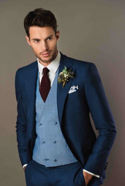 Le costume 3 pièces pour homme à un mariage, le look intemporel
